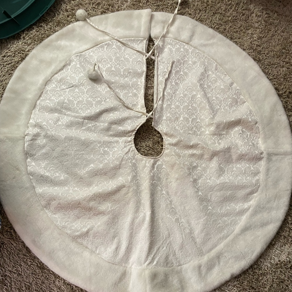 Christmas tree skirt